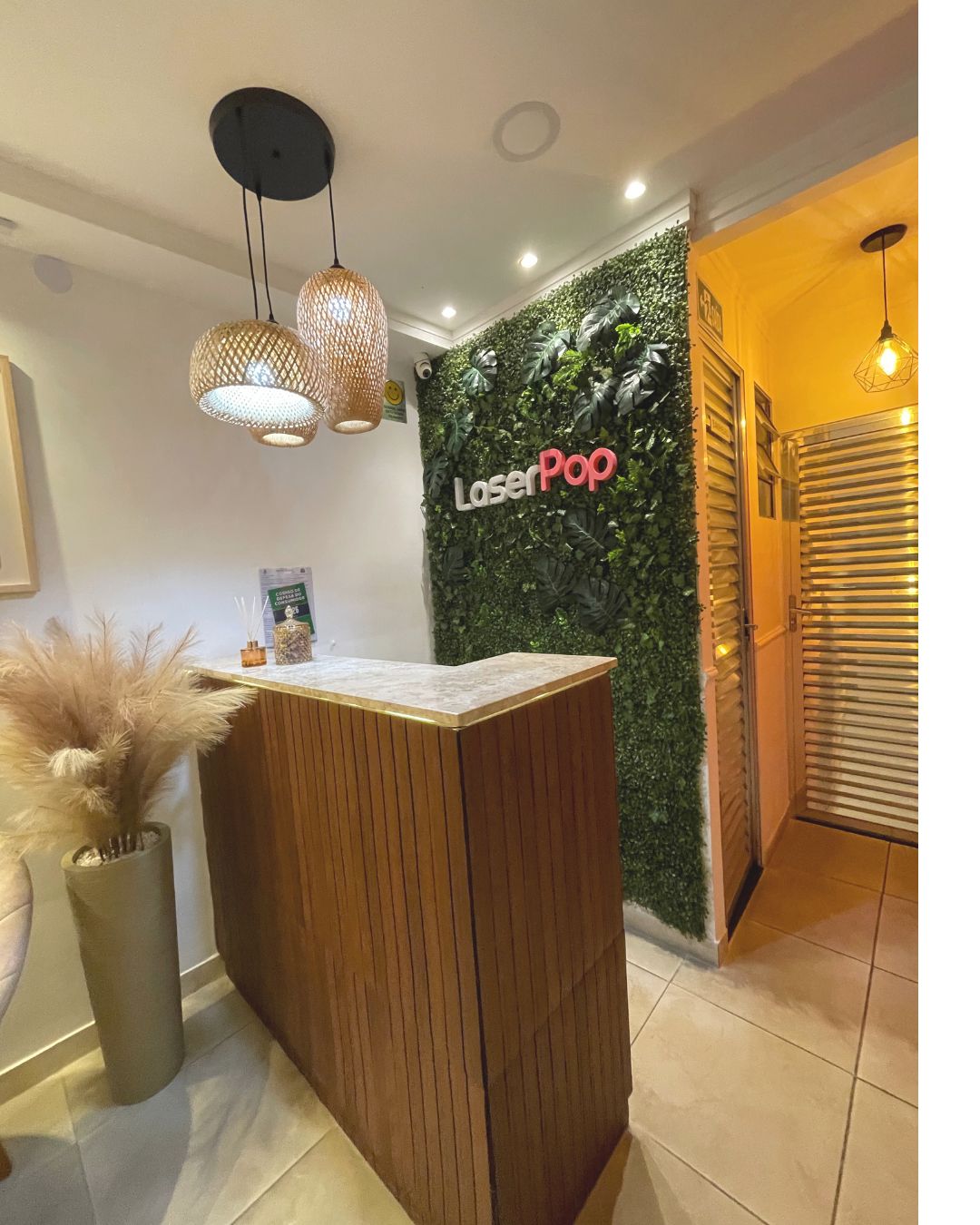 Recepção da unidade Laser Pop em Morrinhos, Guarujá